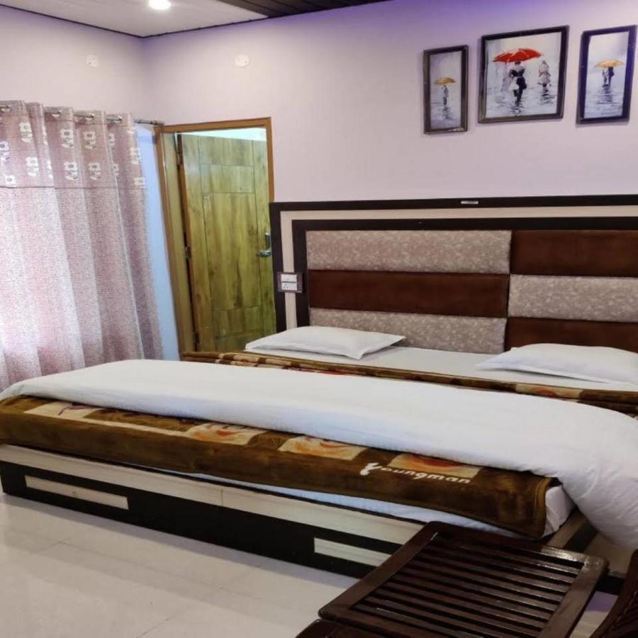 Oak Wood Homestay Banikhet ダルハウジ エクステリア 写真