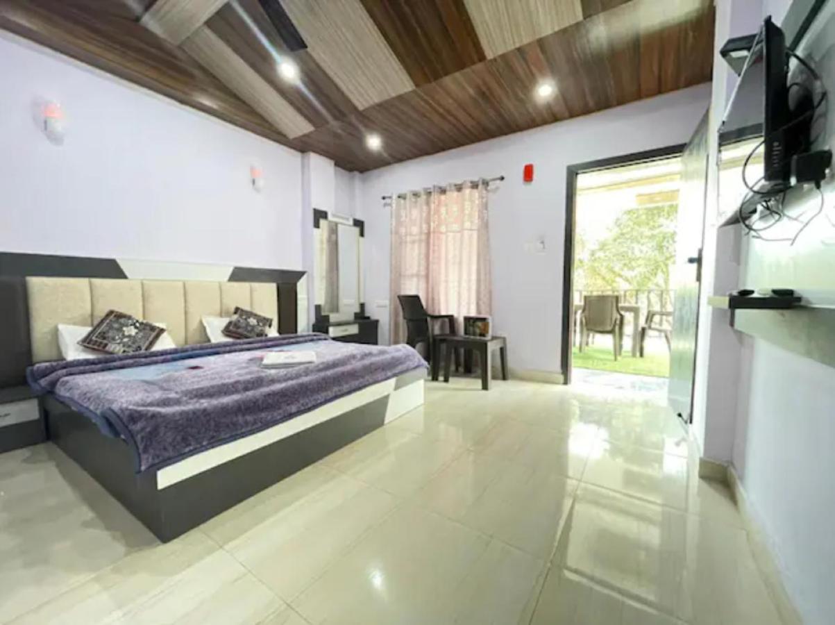 Oak Wood Homestay Banikhet ダルハウジ エクステリア 写真
