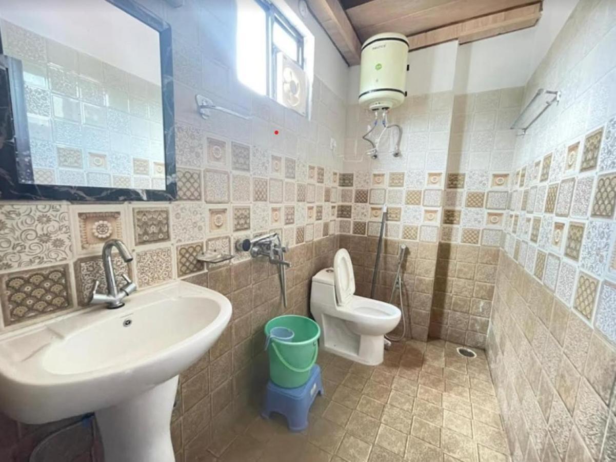 Oak Wood Homestay Banikhet ダルハウジ エクステリア 写真