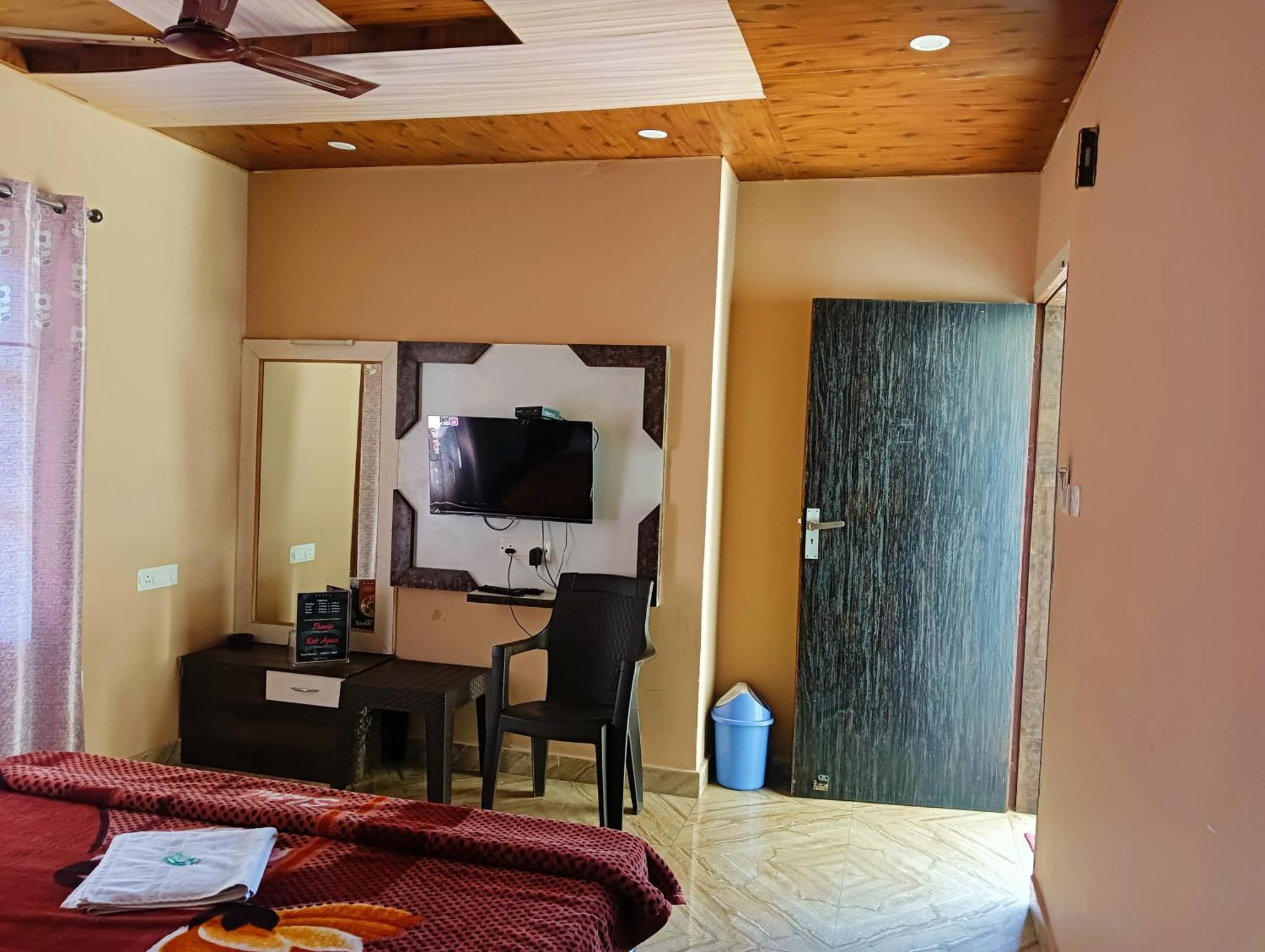 Oak Wood Homestay Banikhet ダルハウジ エクステリア 写真
